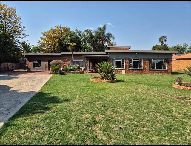 3 BEDROOM HOUSE FOR SALE IN BRACKENHURST